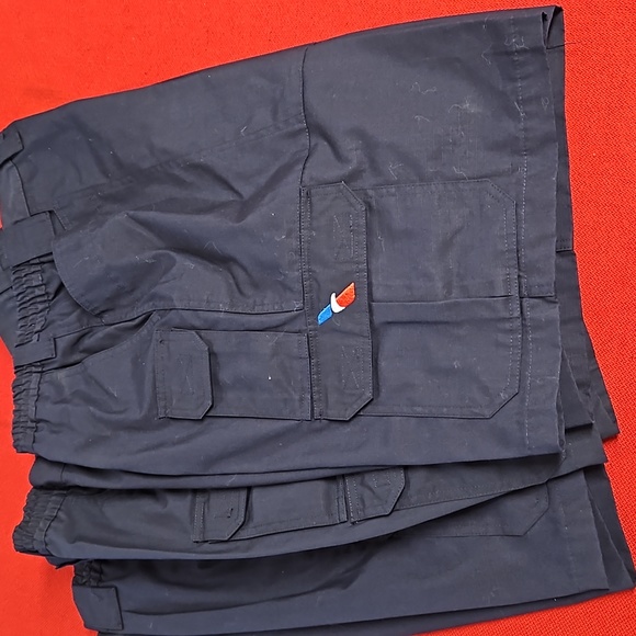 Twin Hill AA logo cargo work shorts 1X-2X navy blue pockets reinforced NWOT - Picture 1 of 12